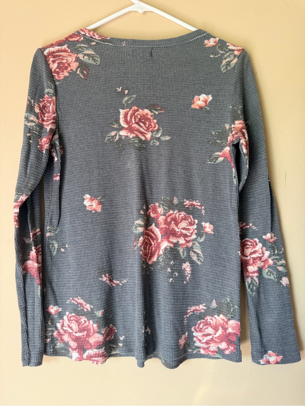 Maurices 24/7 Charcoal Gray Rose Floral Waffle Knit Henley Long Sleeve Top M - Picture 3 of 7